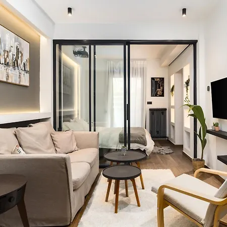 Black Frame-a Cinematic Urban In Apartment *