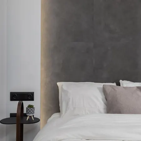 Black Frame-a Cinematic Urban In Apartment *